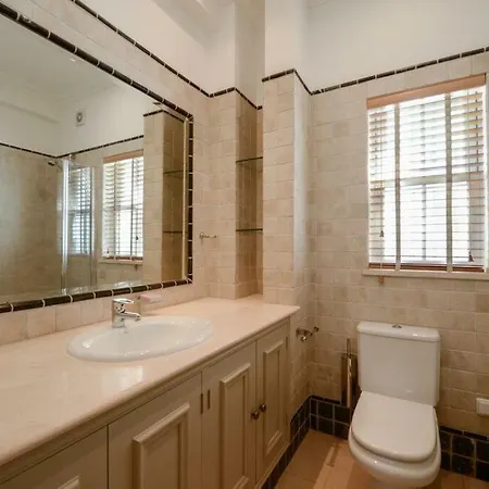Sleeps 12 Pool Air Con Wifi