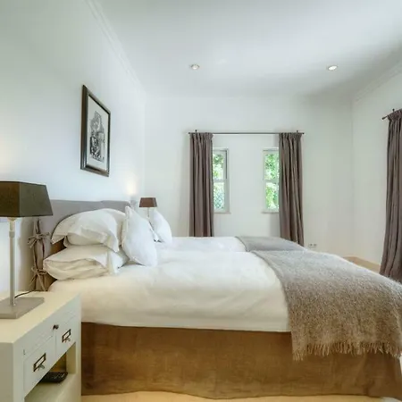Sleeps 12 Pool Air Con Wifi