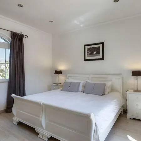 Villa Sleeps 12 Pool Air Con Wifi *