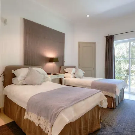 Villa Sleeps 12 Pool Air Con Wifi *