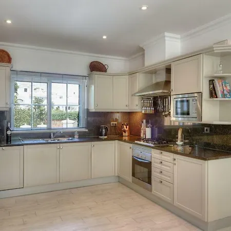 Sleeps 12 Pool Air Con Wifi Villa