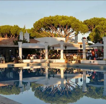 Sleeps 12 Pool Air Con Wifi